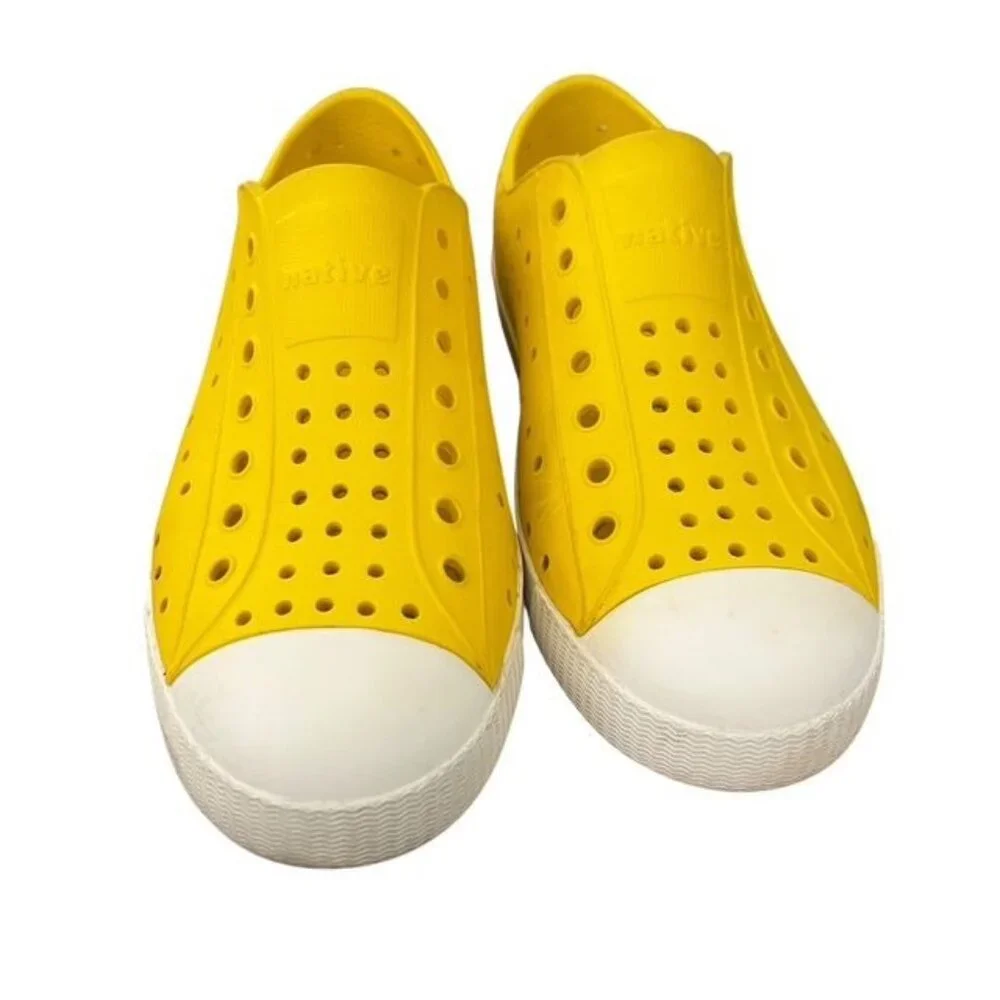 Native Jefferson Yellow and White Shoes Kids Size 2